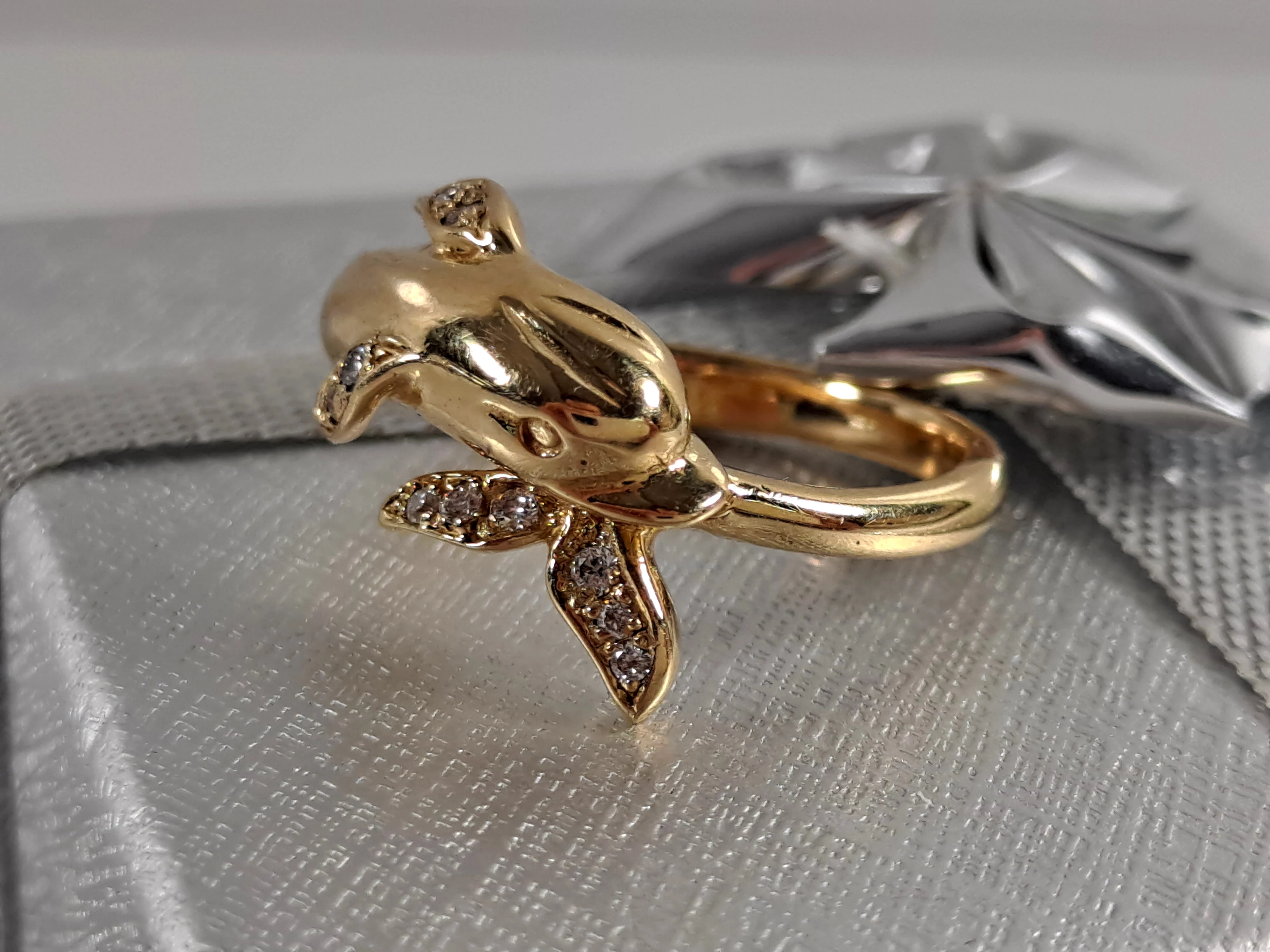 zloty-pierscionek-delfin-brylanty-007ct-585-460g-r9-masa-kamieni-007