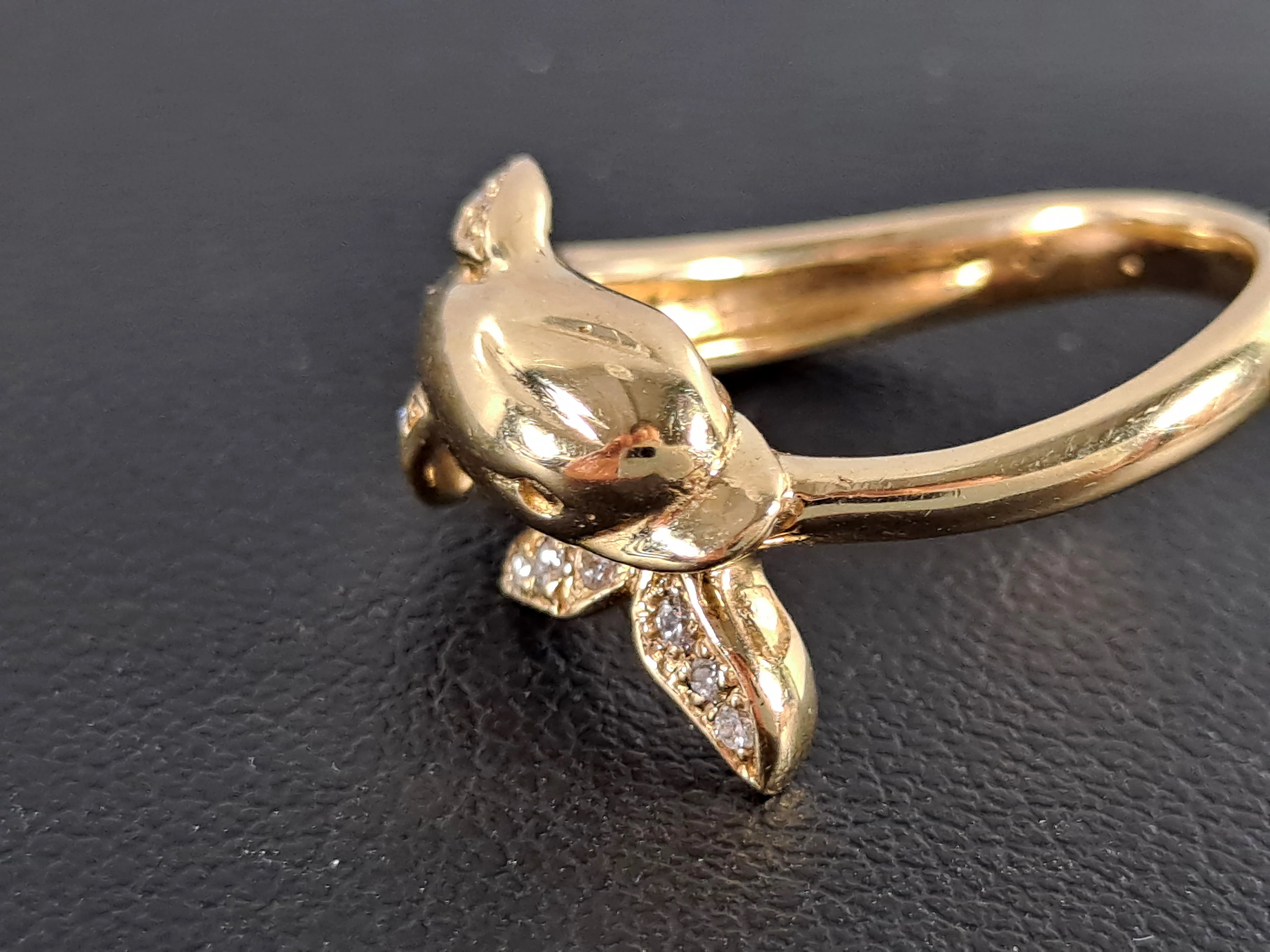 zloty-pierscionek-delfin-brylanty-007ct-585-460g-r9-marka-luna