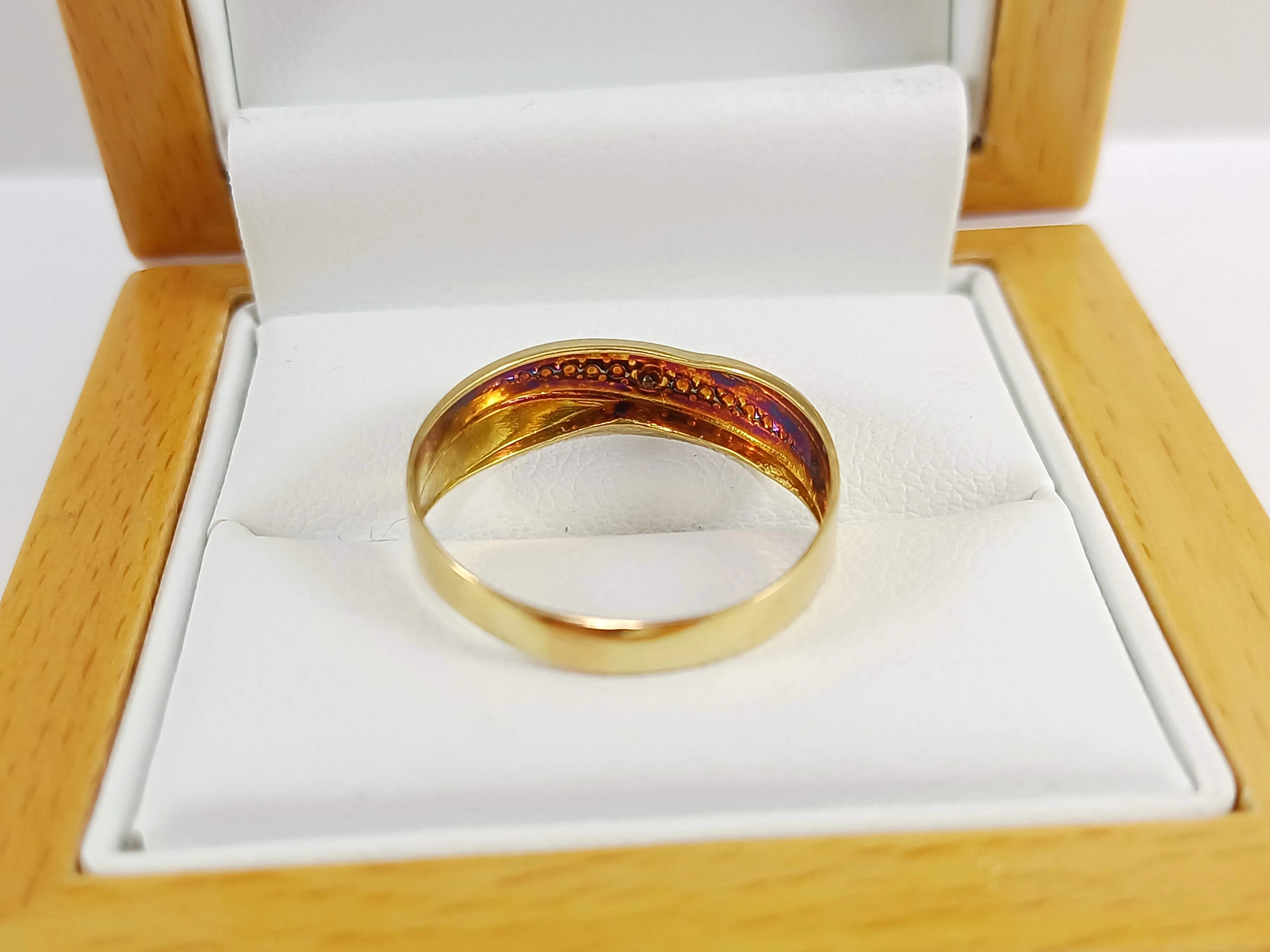 zloty-obraczkowy-pierscionek-176g-750-rozmiar-18-z-diamentem-stan-uzywany