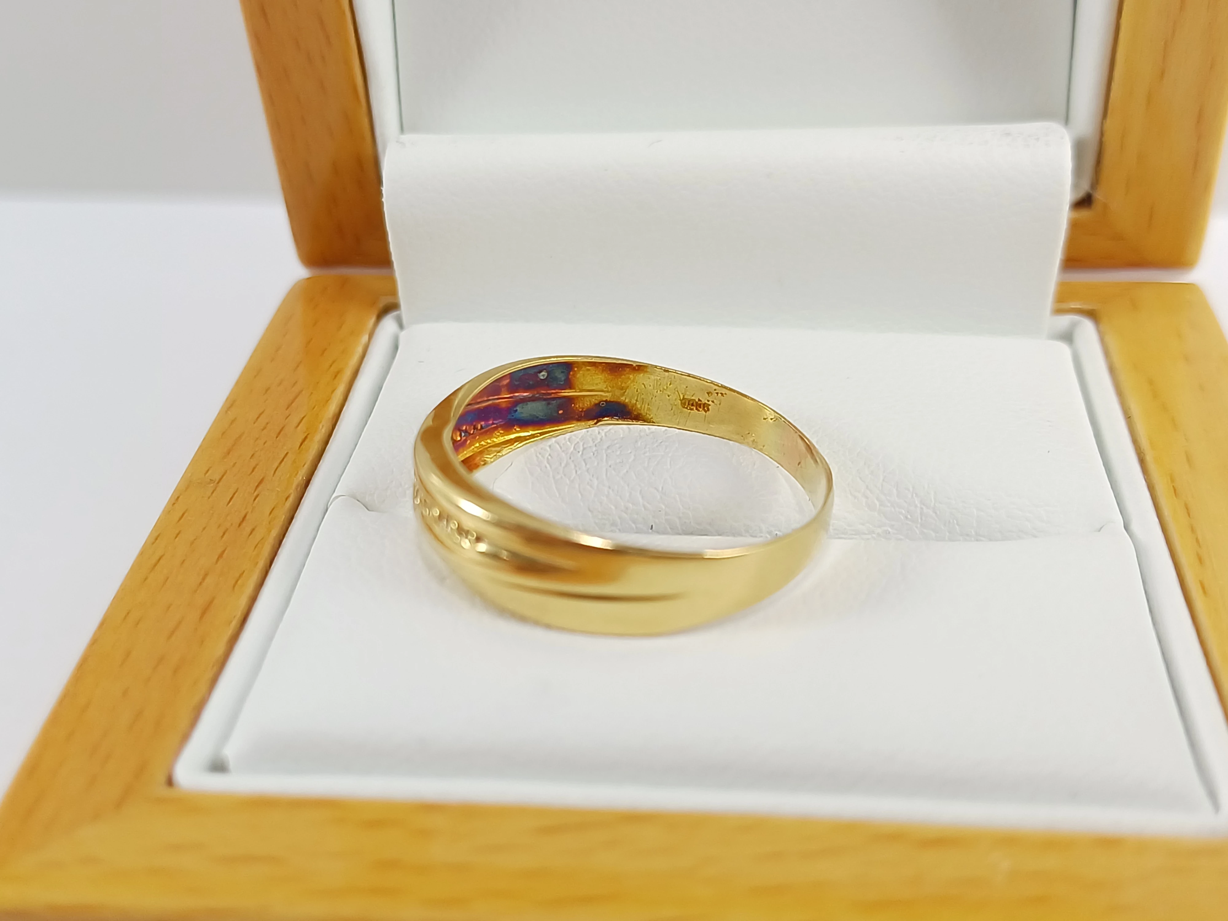 zloty-obraczkowy-pierscionek-176g-750-rozmiar-18-z-diamentem-cechy-brak