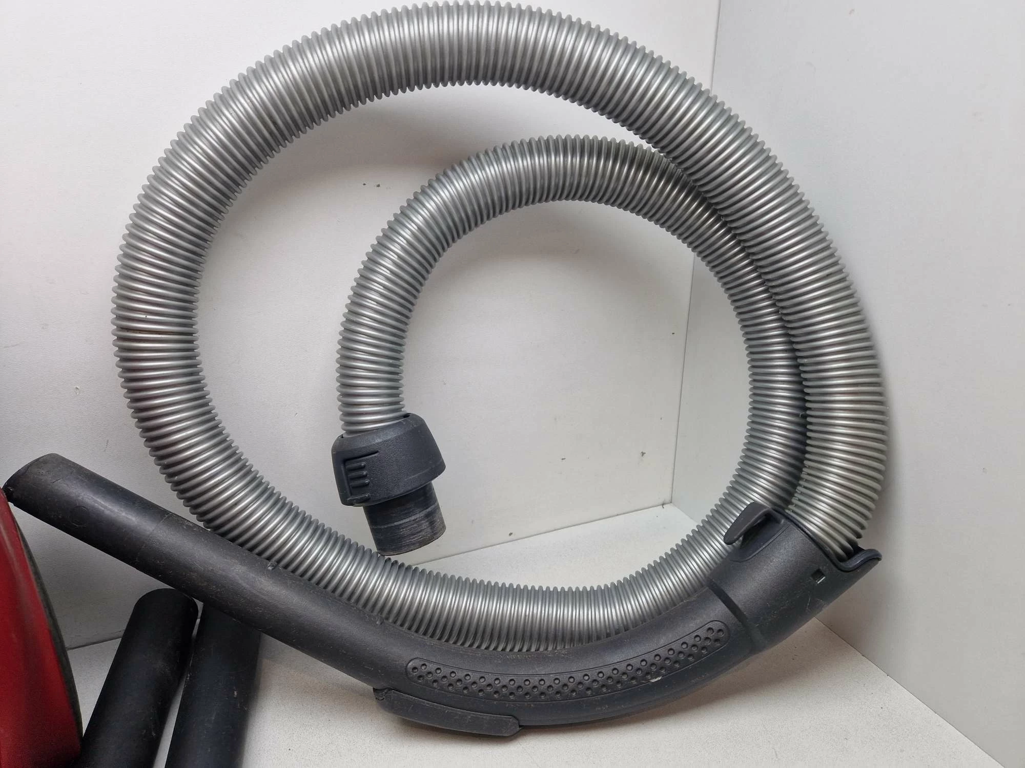 odkurzacz-electrolux-zp4001el-1400w-kolor-dominujacy-czerwony