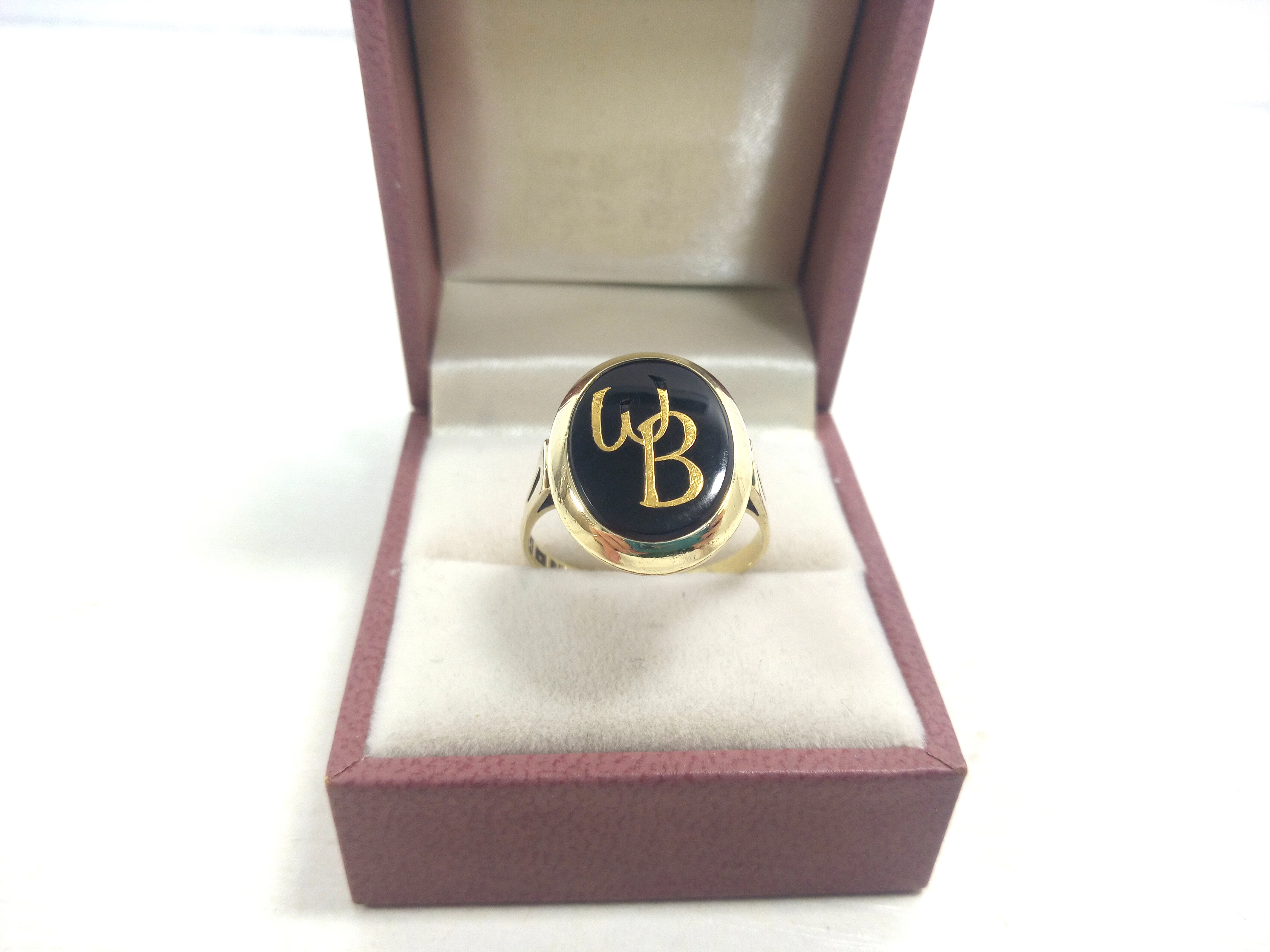 ciekawy-zloty-pierscionek-inicjaly-w-b-tysiaclecia-2a-nowe-miasto-lubawskie