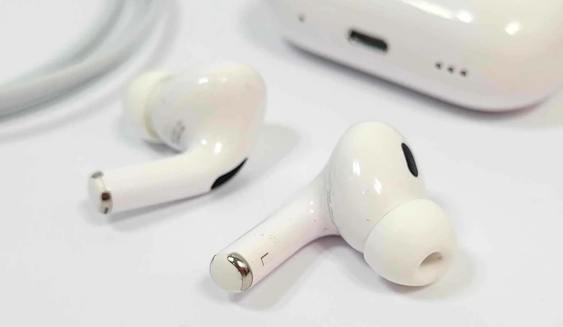 airpods-a2700-air-pods-pro-2nd-generation-white-ean-gtin-194253397472