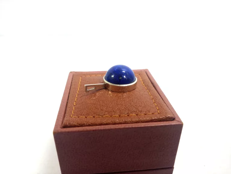 piekny-wisiorek-z-bialego-zlota-oko-posejdona-kamienie-z-innym-kamieniem