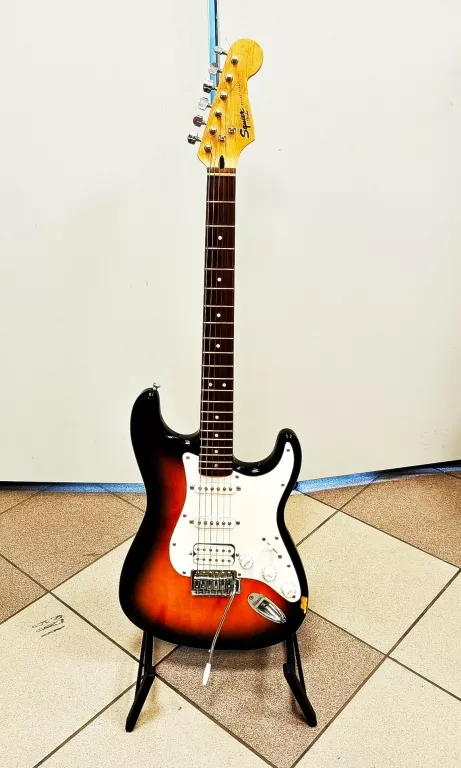 GITARA ELEKTRYCZNA FENDER SQUIER BULLET STRAT