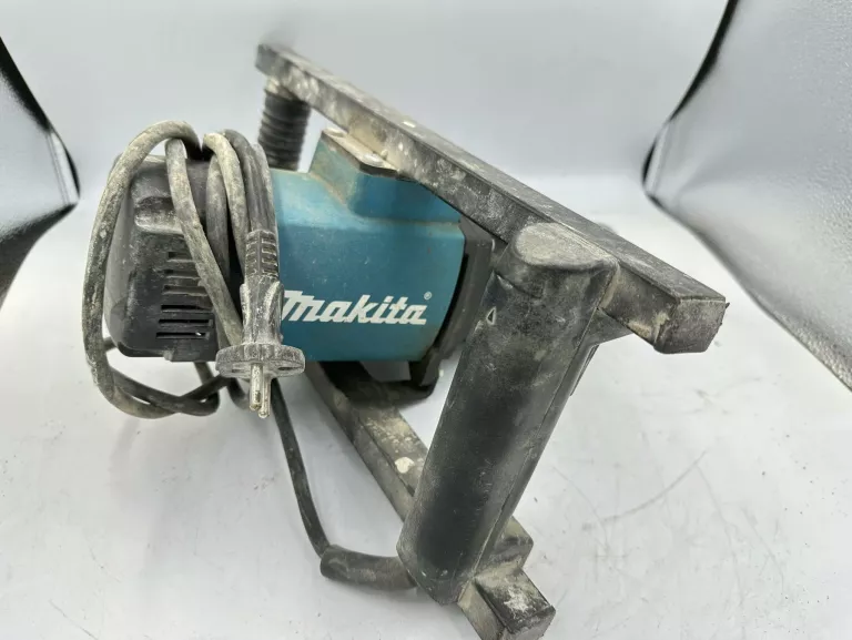 MIESZARKA MAKITA UT1600