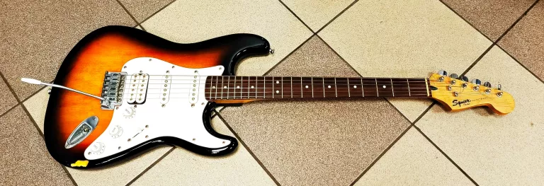 GITARA ELEKTRYCZNA FENDER SQUIER BULLET STRAT