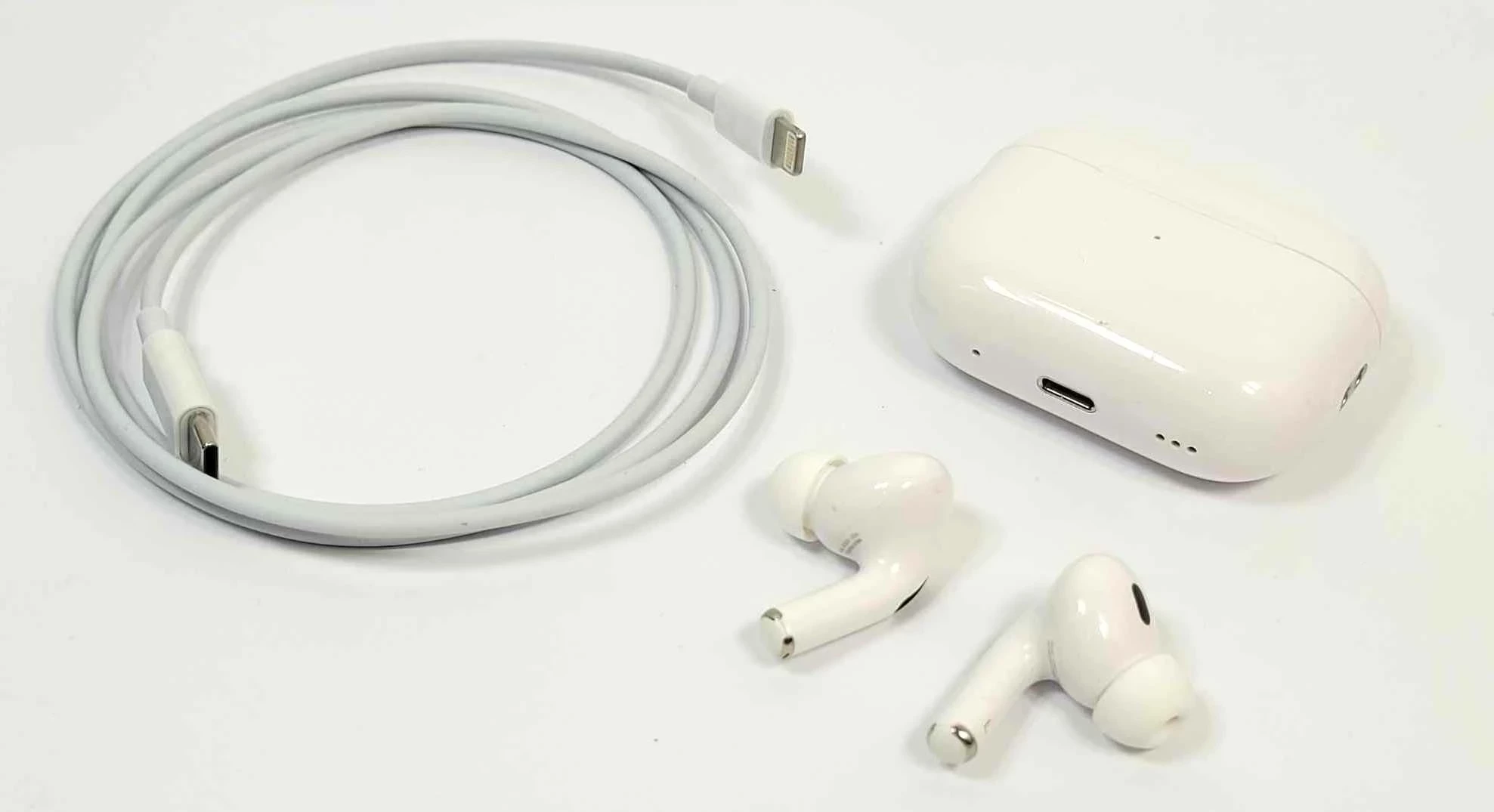 airpods-a2700-air-pods-pro-2nd-generation-white-kolor-dominujacy-bialy