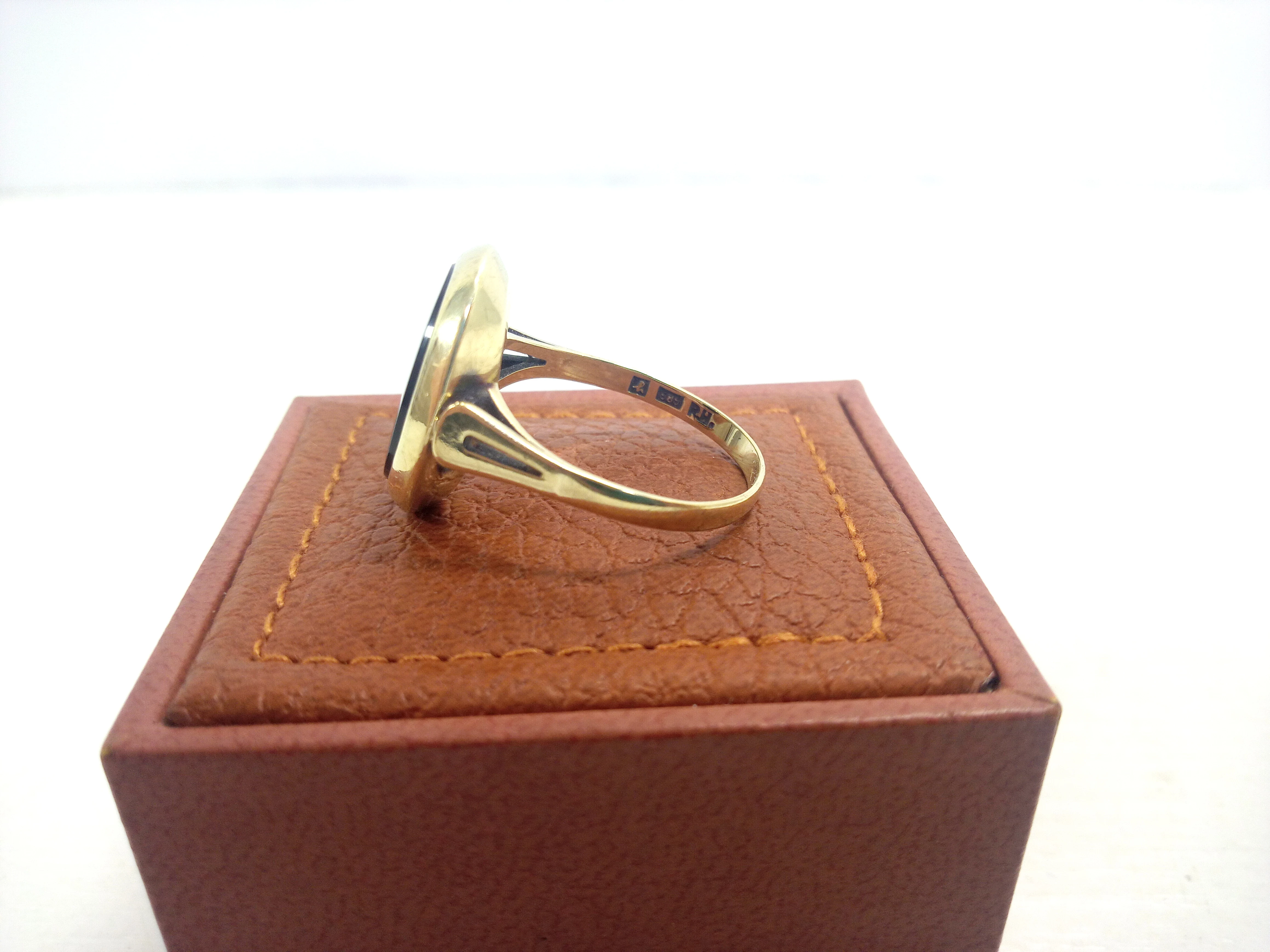 ciekawy-zloty-pierscionek-inicjaly-w-b-kamienie-z-innym-kamieniem