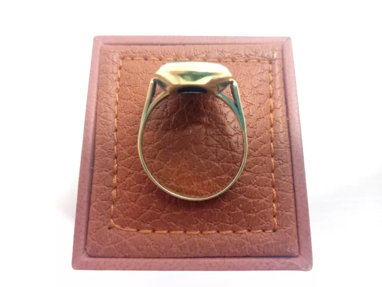 ciekawy-zloty-pierscionek-inicjaly-w-b-material-dominujacy-zloto