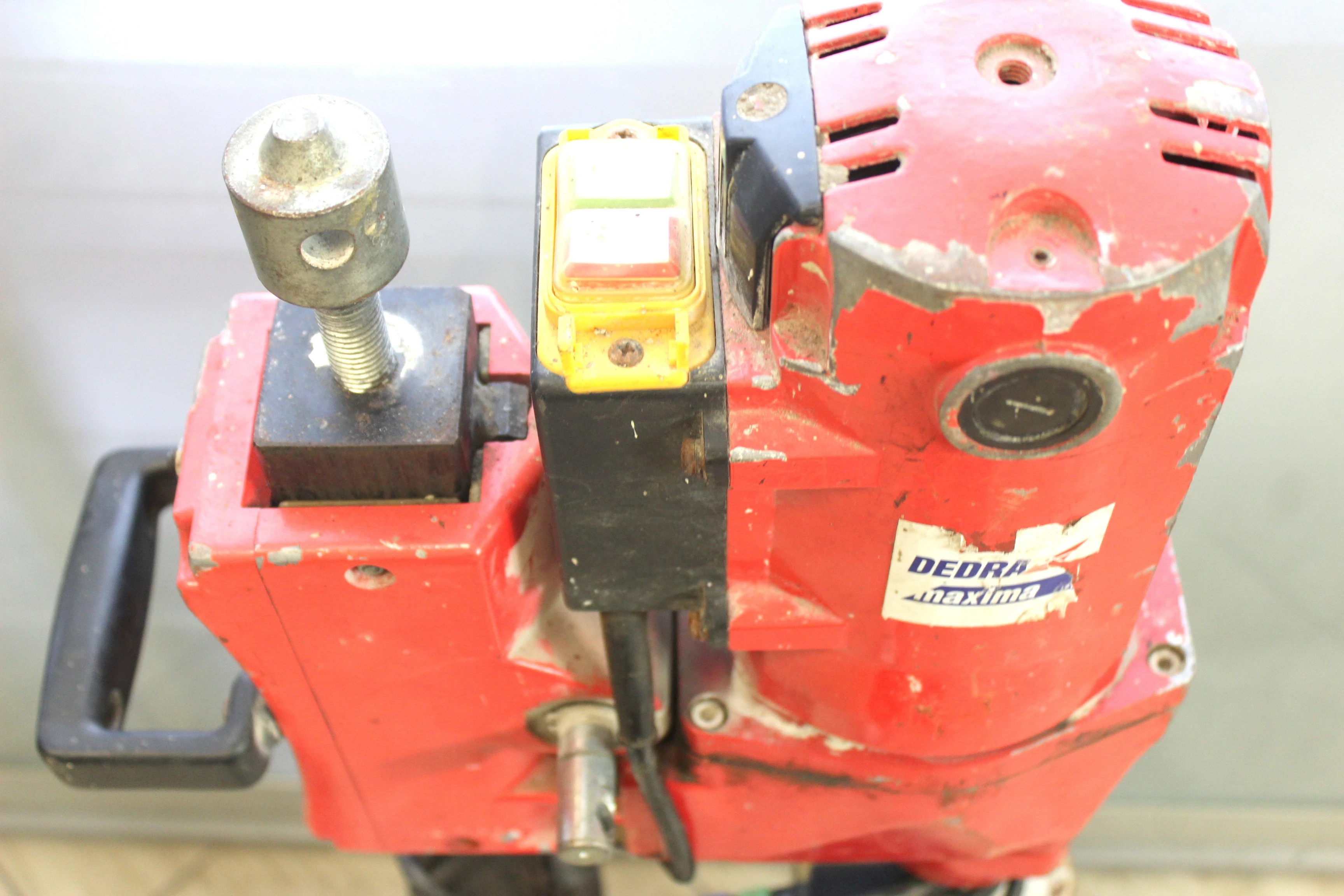 wiertnica-do-betonu-dedra-ded7622-3-koronki-product-id-19db16a9-3330-4d07-a858-93f8197dded4