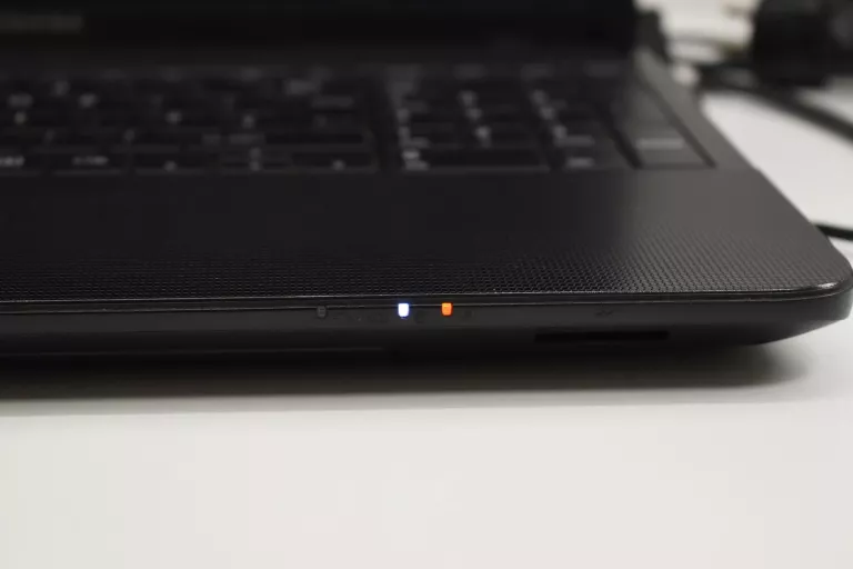 LAPTOP TOSHIBA SATELLITE C850D-11F / ŁADOWARKA