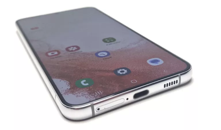 telefon-samsung-galaxy-s22-przekatna-ekranu-660
