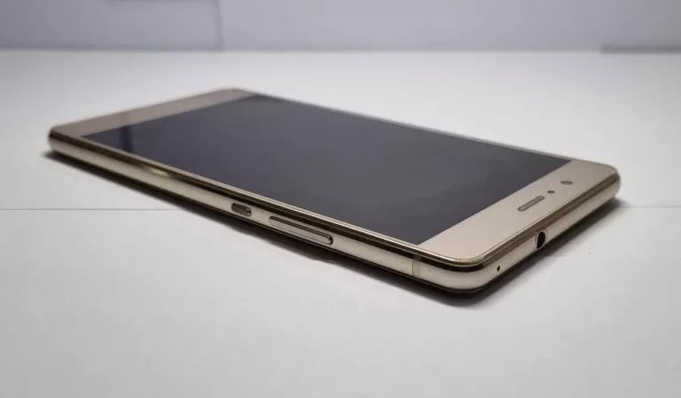 TELEFON HUAWEI L21/ MIGAJĄCA MATRYCA