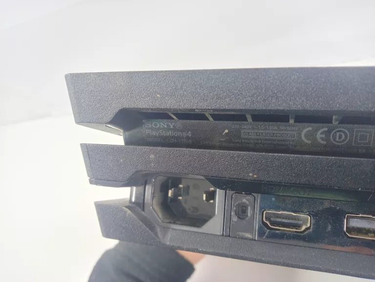 KONSOLA PS4 PRO 1TB KPL (SYSTEM 11.00) + GRA ARCANIA