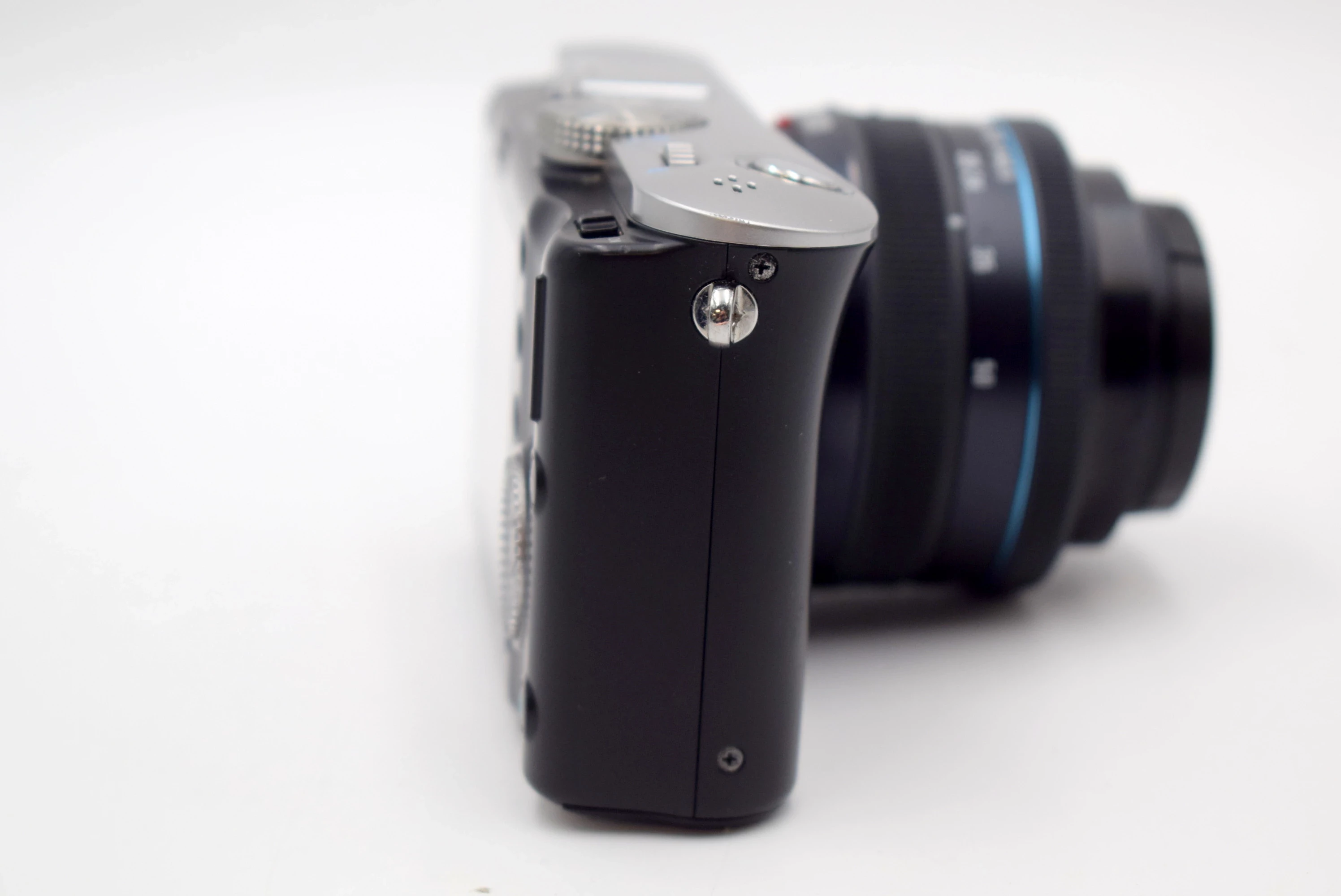 aparat-cyfrowy-samsung-nx100-obiektyw-torba-stan-uzywany