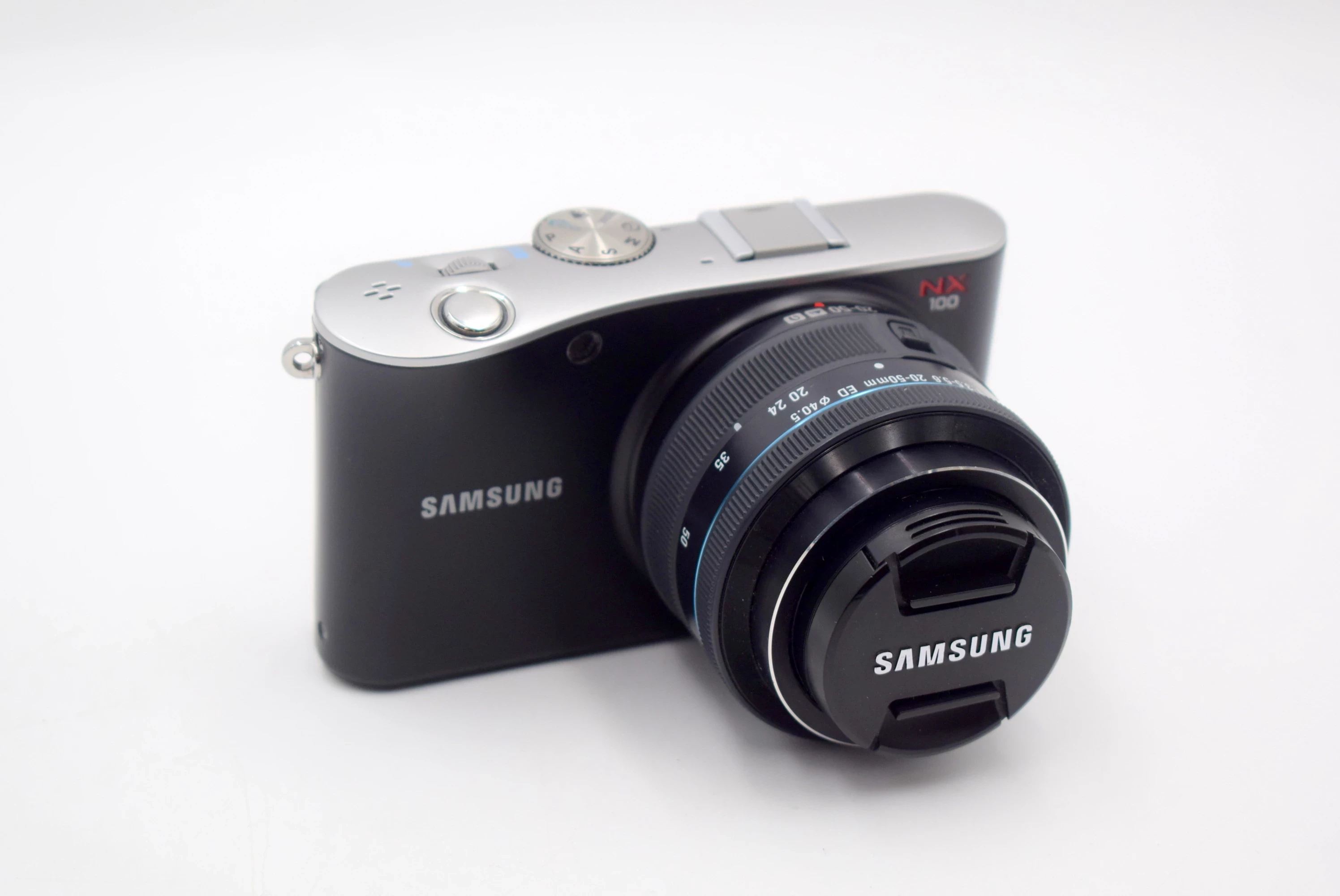 aparat-cyfrowy-samsung-nx100-obiektyw-torba-os-piastowskie-74a-poznan