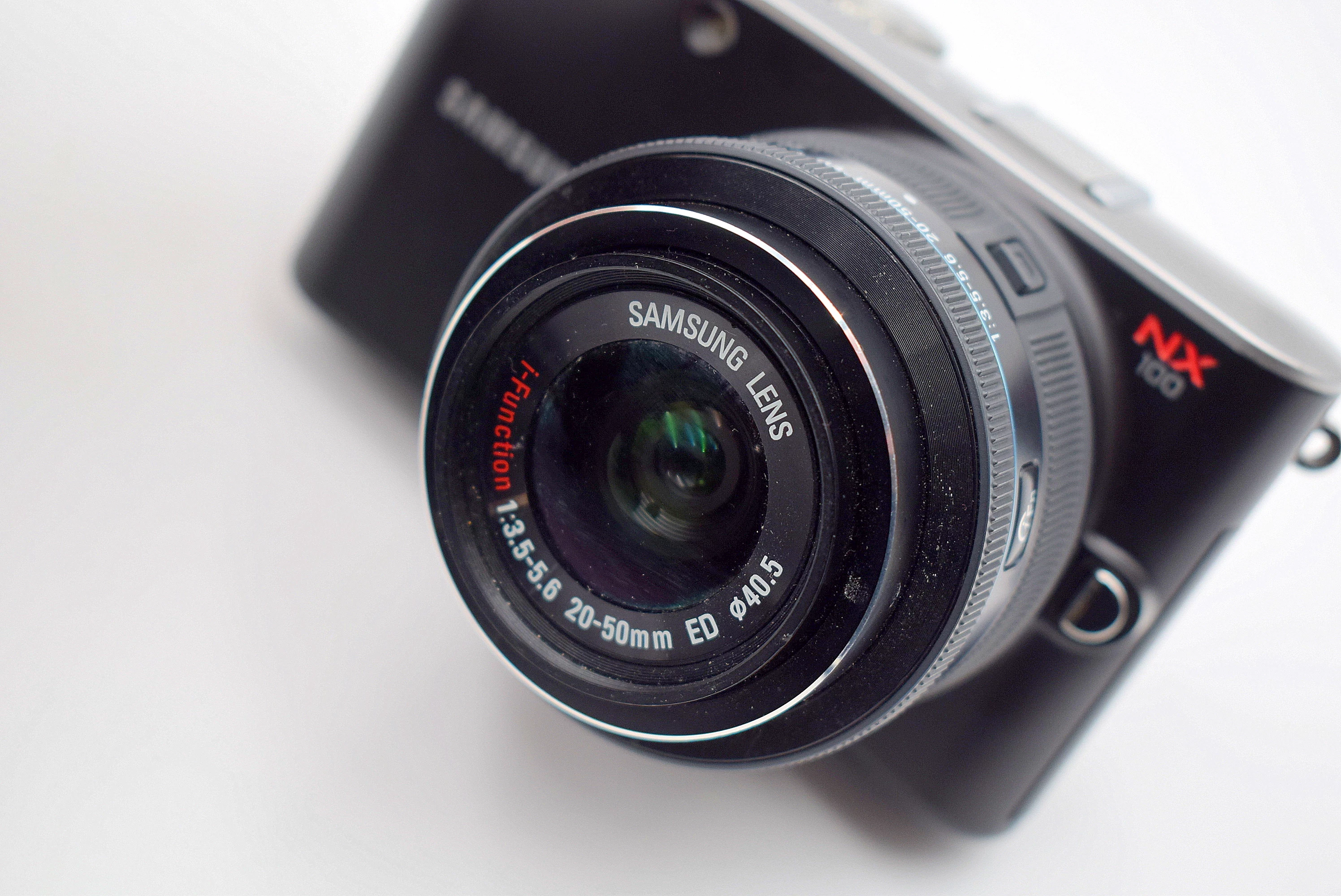 aparat-cyfrowy-samsung-nx100-obiektyw-torba-stabilizacja-brak-stabilizacji