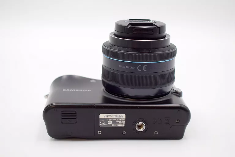 aparat-cyfrowy-samsung-nx100-obiektyw-torba-rozmiar-matrycy-aps-c