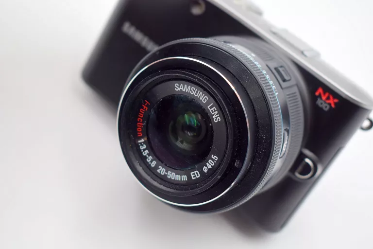 aparat-cyfrowy-samsung-nx100-obiektyw-torba-stabilizacja-brak-stabilizacji