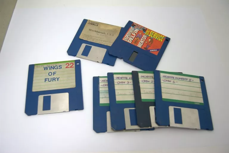 DYSKIETKI AMIGA (ZESTAW 92 SZTUKI)