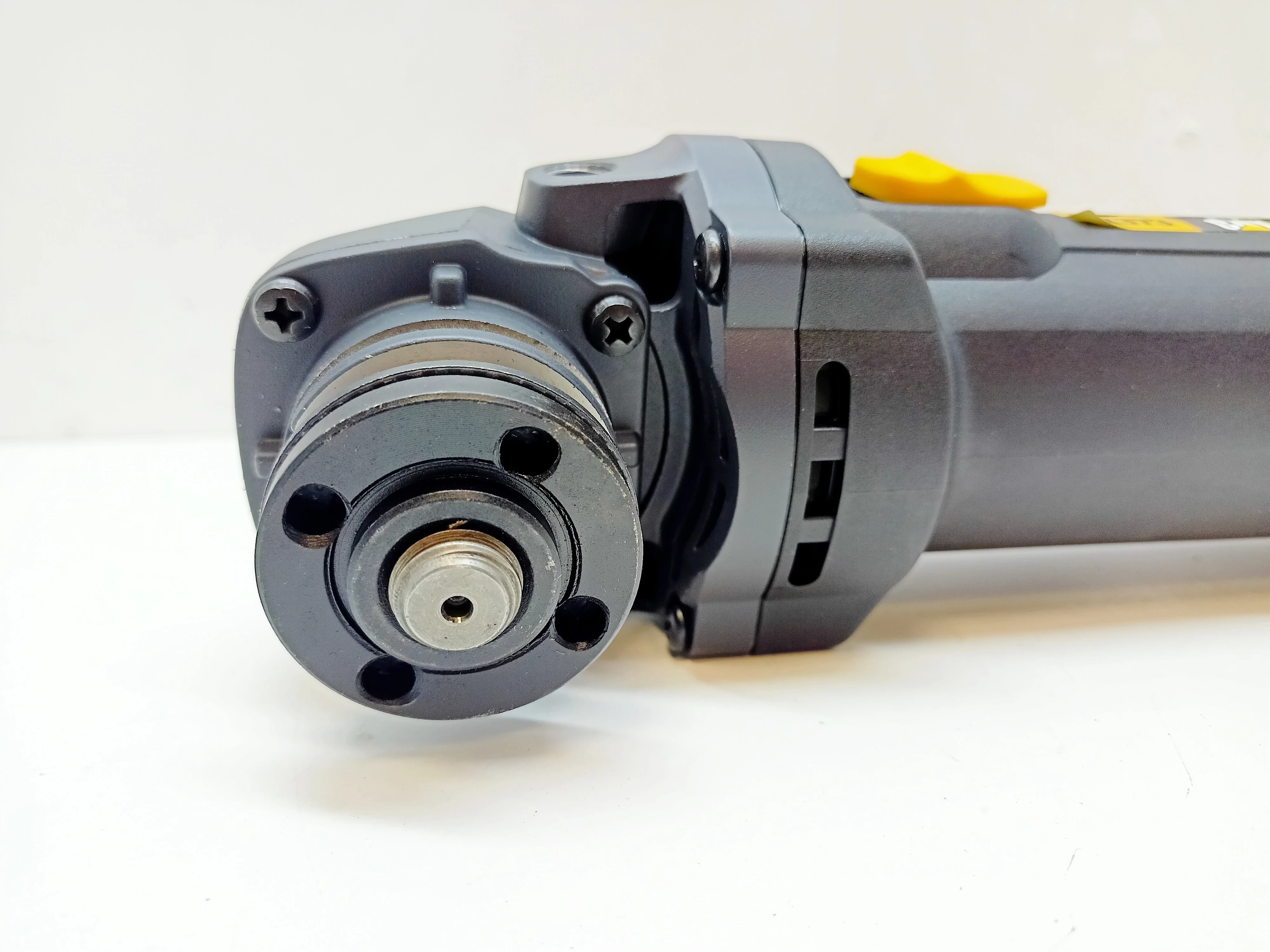 szlifierka-katowa-cat-750w-dx373-rodzaj-zasilania-sieciowe