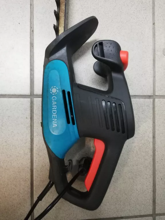 nozyce-gardena-husqvarna-s-561-zasilanie-akumulatorowe