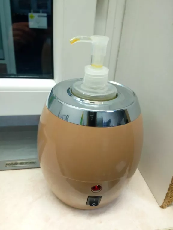 podgrzewacz-oleju-do-masazu-z-pojedyncza-butelka-kod-producenta-4125632981d1