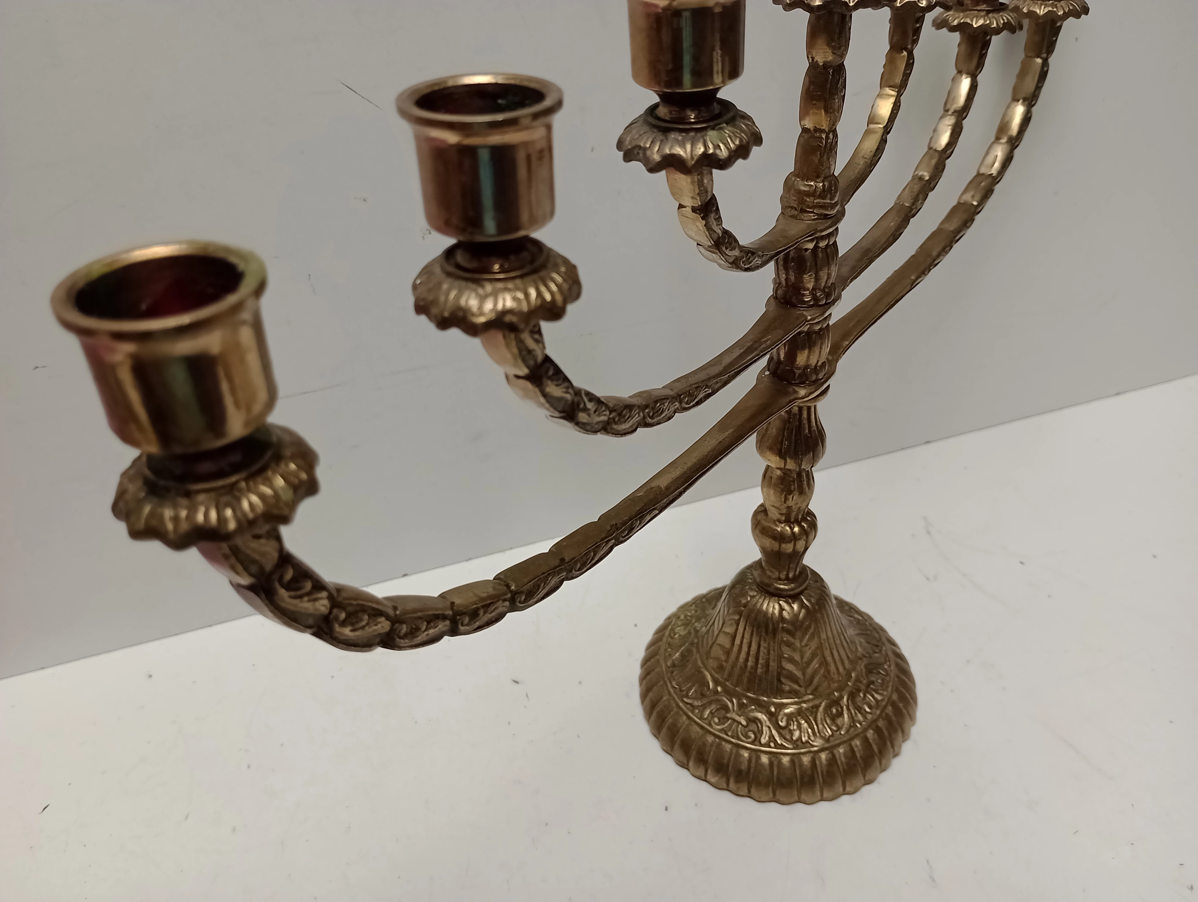 duzy-swiecznik-mosiezny-menora-stan-nie-wymaga-renowacji