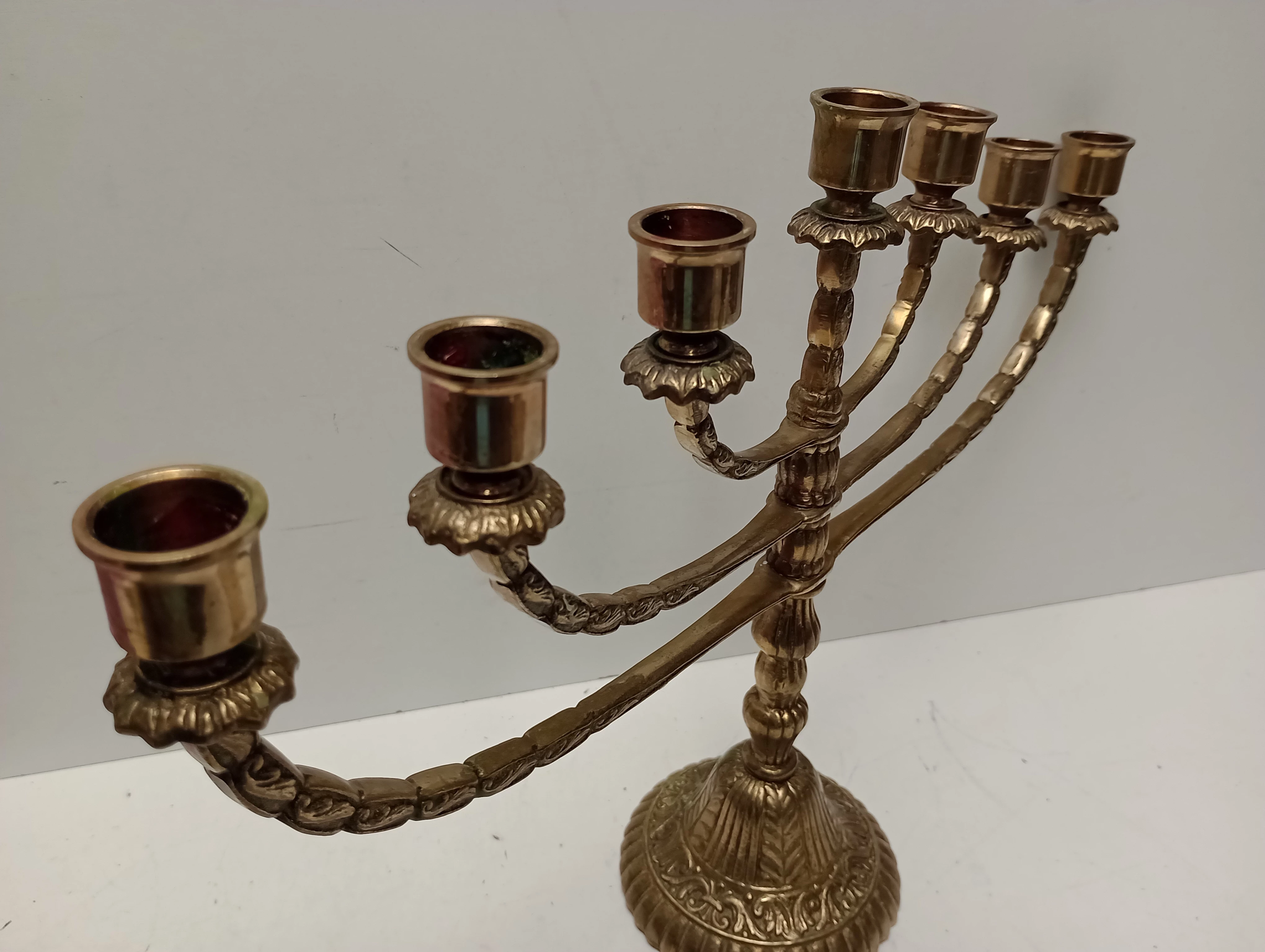 duzy-swiecznik-mosiezny-menora-osiedle-teatralne-3u15-krakow