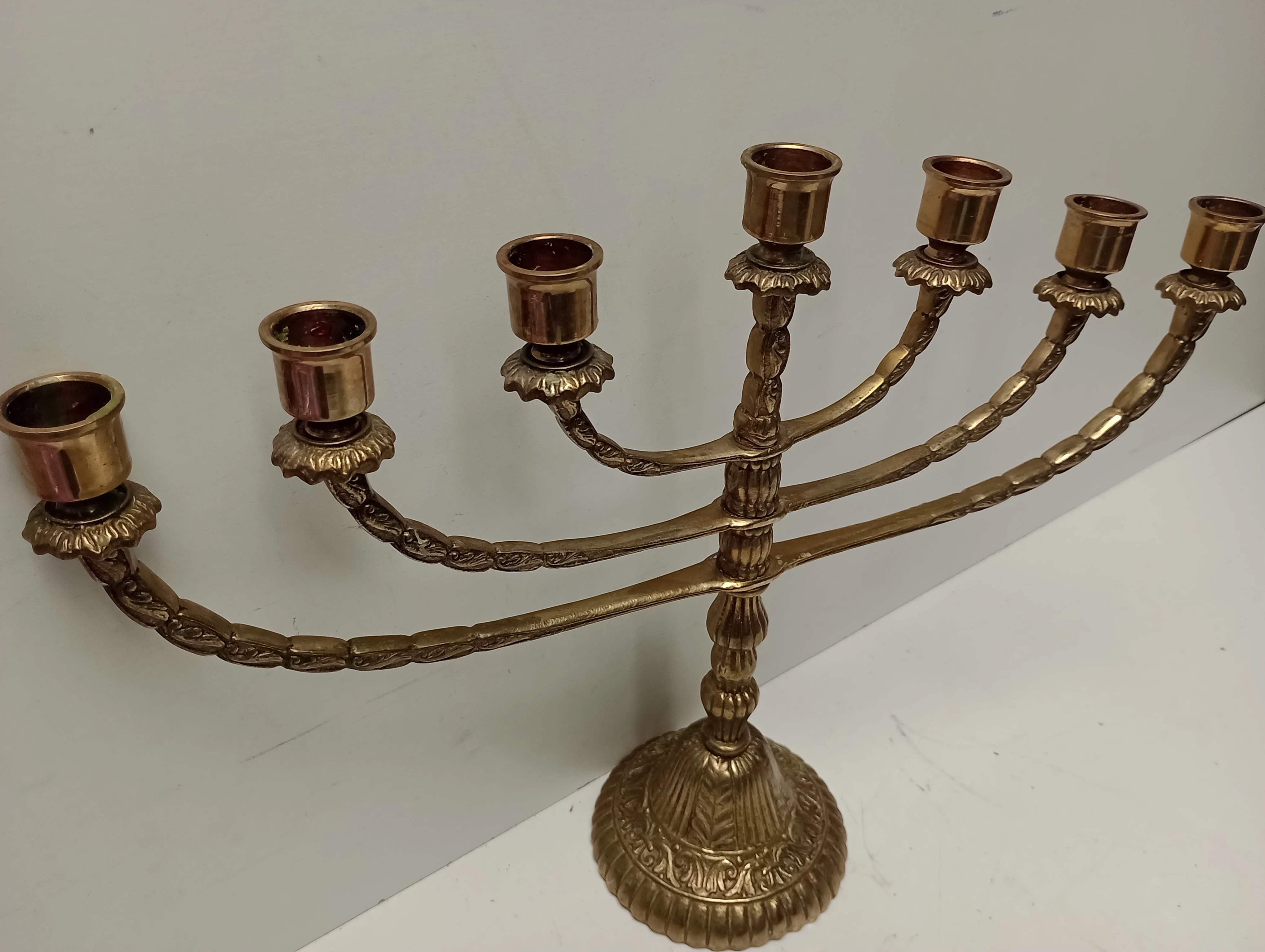 duzy-swiecznik-mosiezny-menora-stan-nie-wymaga-renowacji