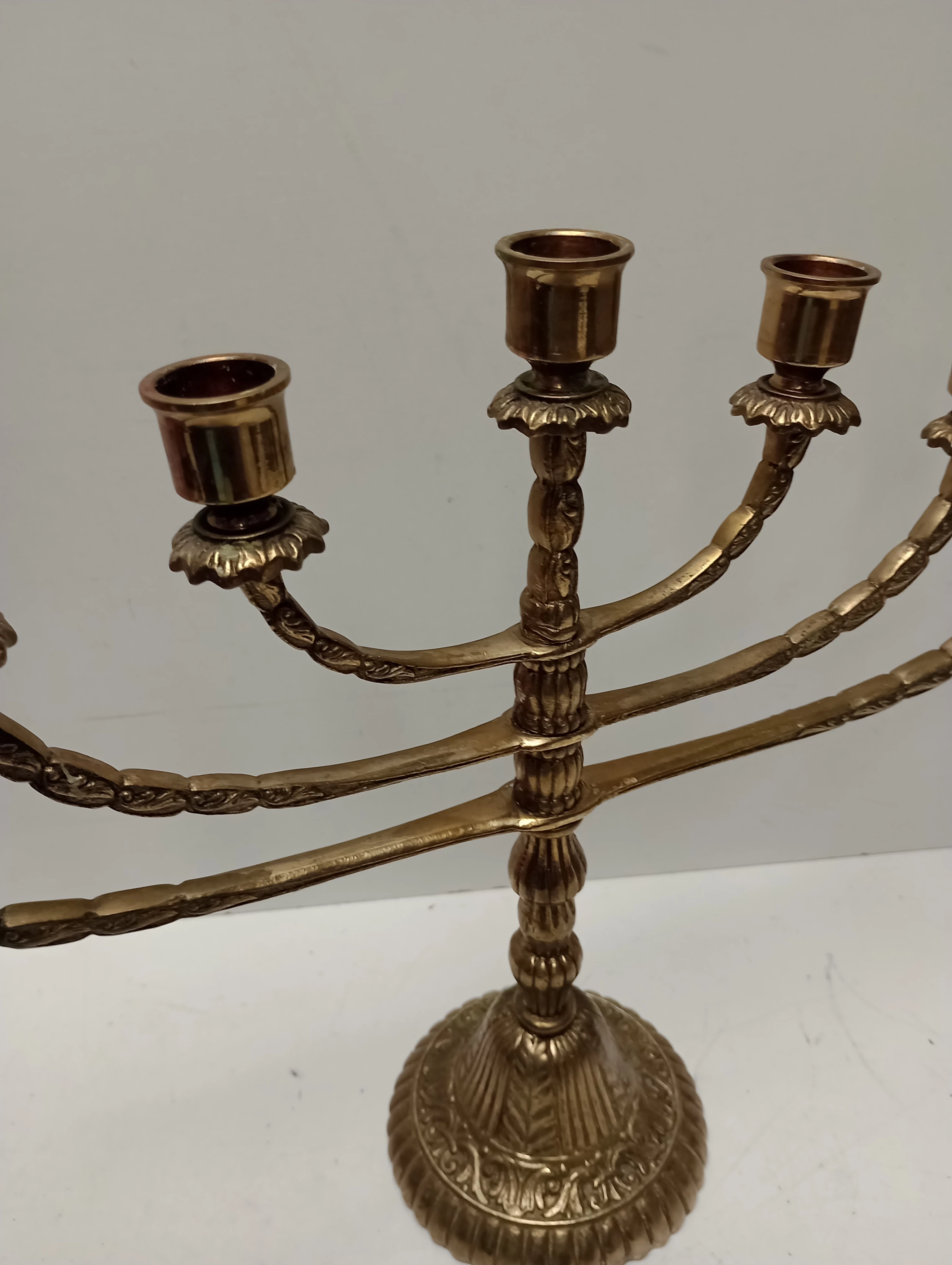 duzy-swiecznik-mosiezny-menora-osiedle-teatralne-3u15-krakow