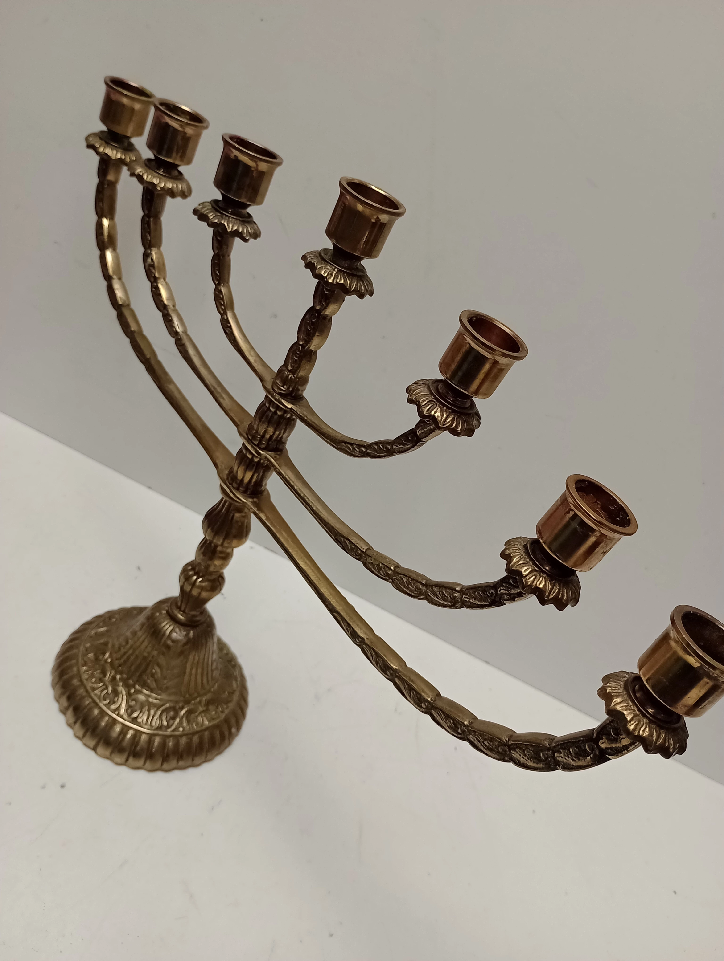 duzy-swiecznik-mosiezny-menora-stan-nie-wymaga-renowacji