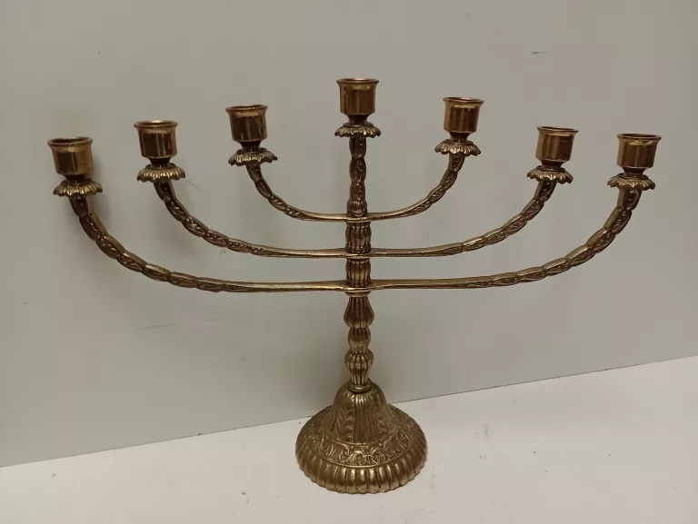 duzy-swiecznik-mosiezny-menora-osiedle-teatralne-3u15-krakow
