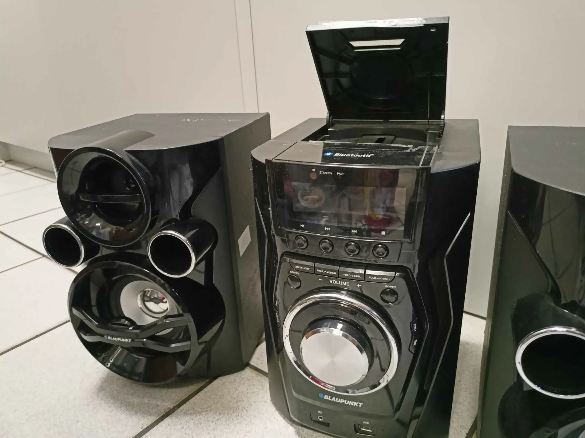 wieza-blaupunkt-mc60bt-rodzaj-odtwarzanych-nosnikow-cd-mp3