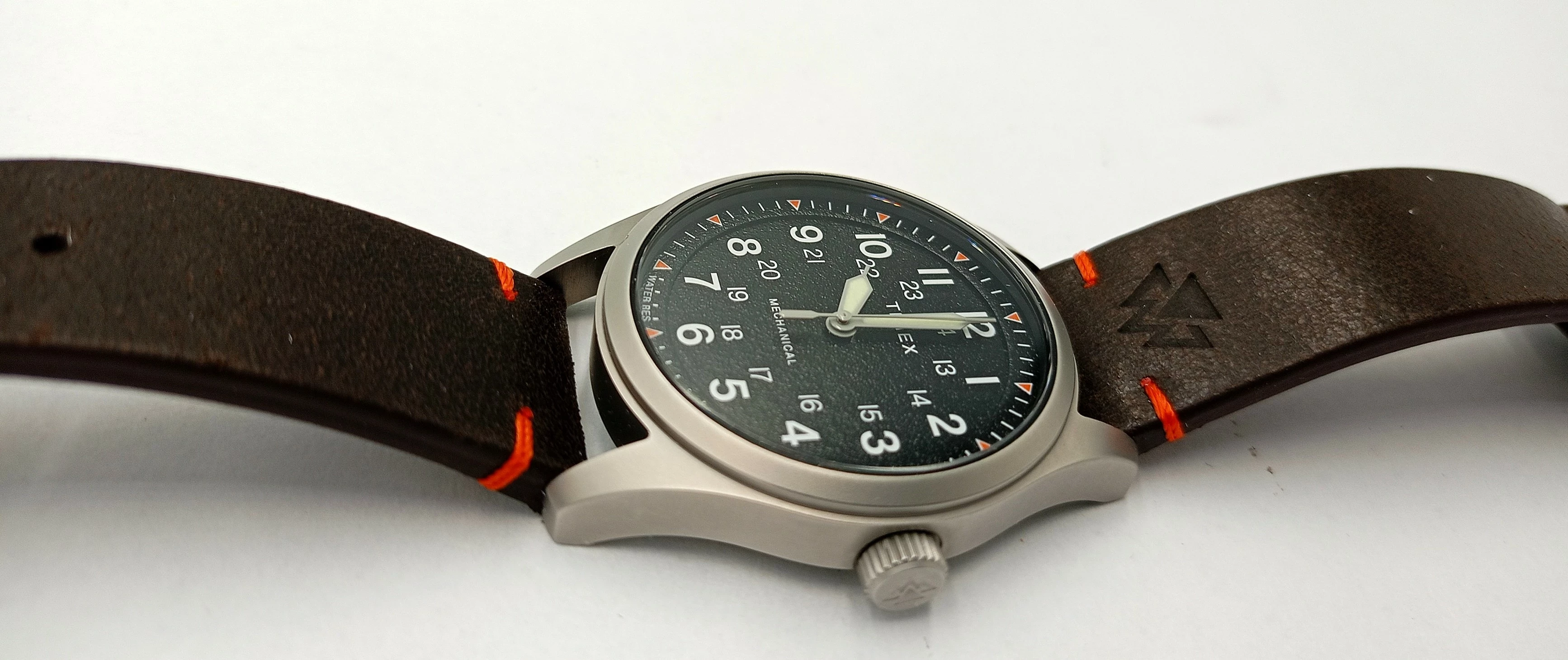 zegarek-timex-expedition-tw2v64300-nakrecany-mechanizm-mechaniczny