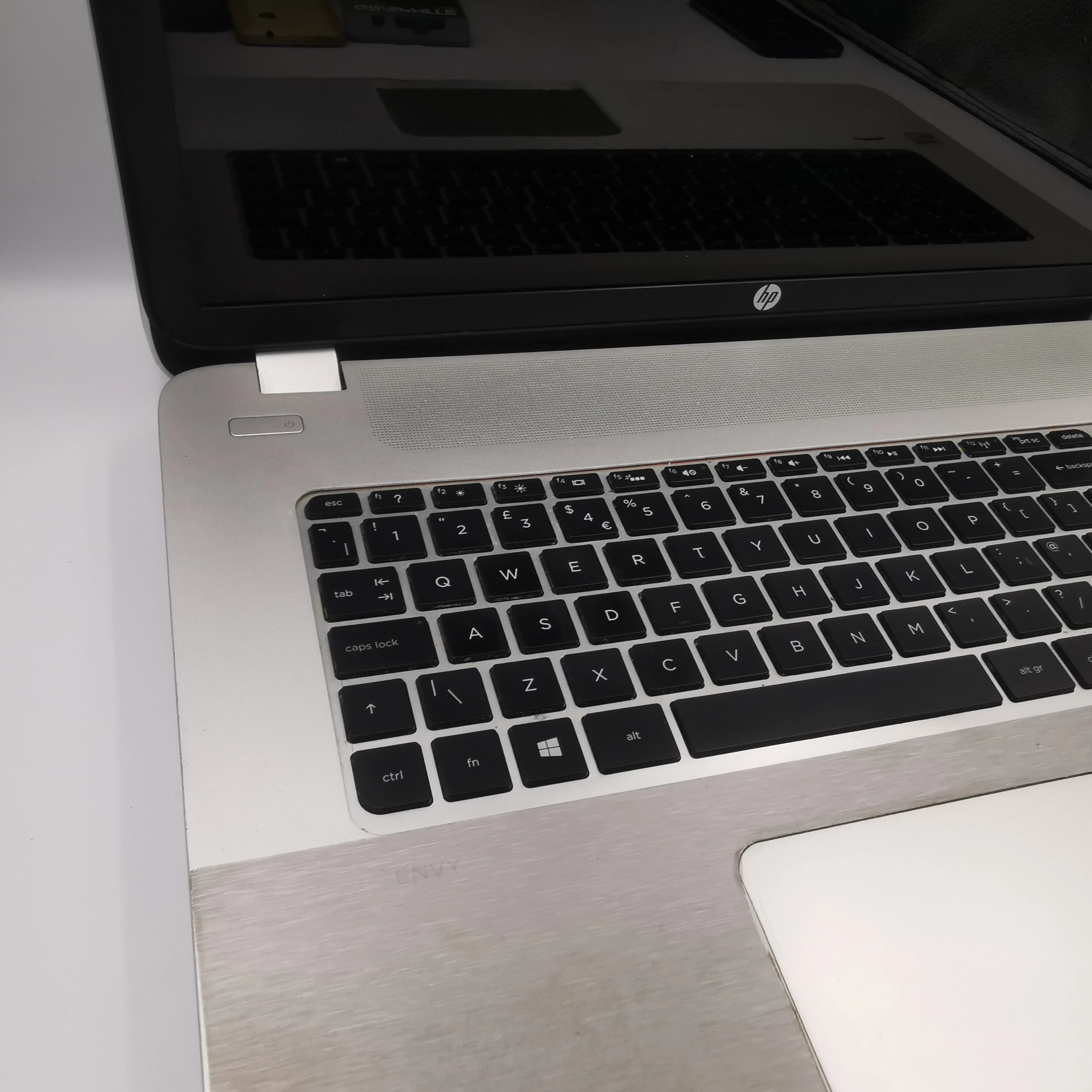 laptop-hp-protectsmart-przekatna-ekranu-156