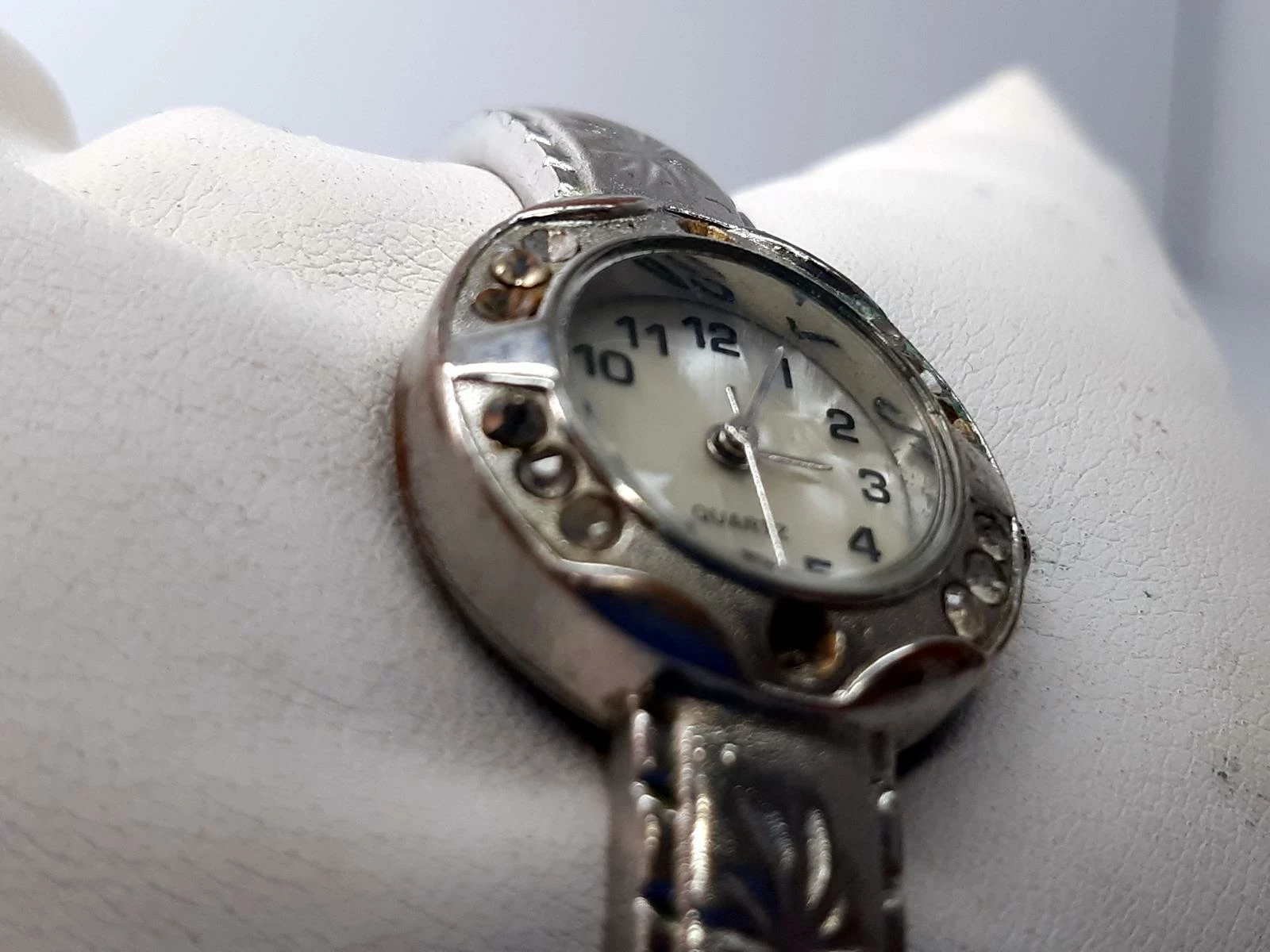 zegarek-damski-kwarcowy-maly-srebrny-typ-nareczny