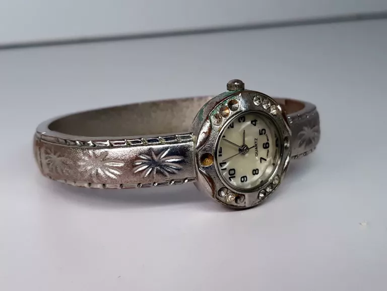 zegarek-damski-kwarcowy-maly-srebrny-rodzaj-analogowe