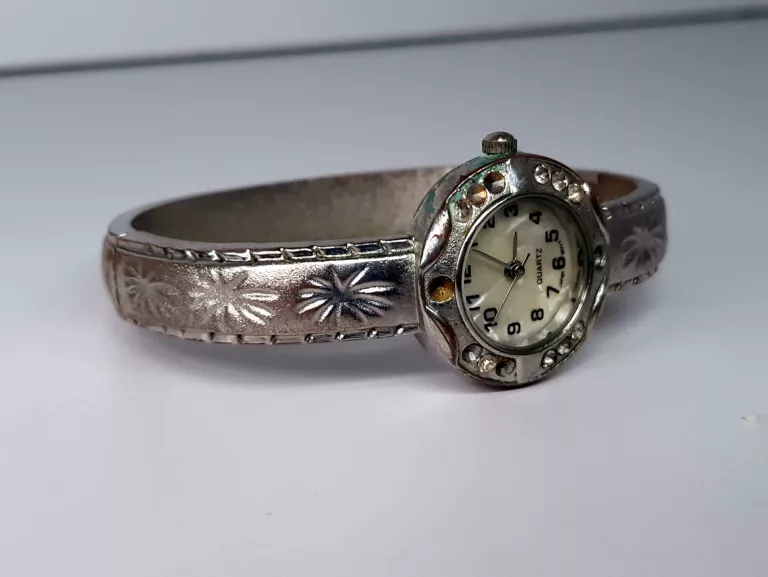 zegarek-damski-kwarcowy-maly-srebrny-kalwaryjska-37-krakow-kotkiewicz-sj