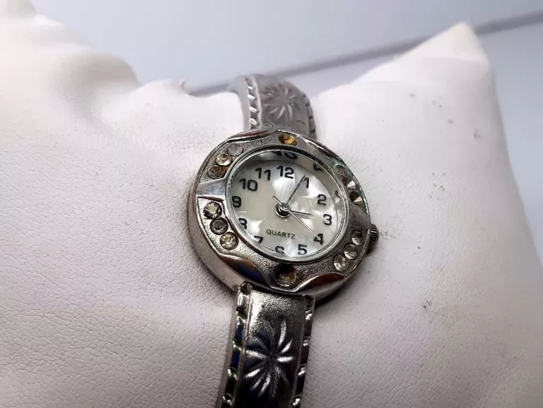 zegarek-damski-kwarcowy-maly-srebrny-stan-uzywany