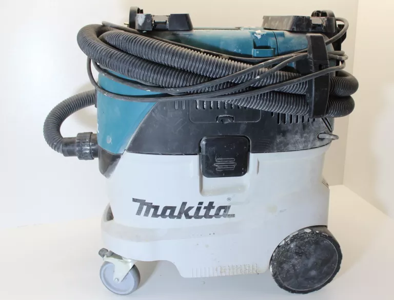 ODKURZACZ PRZEMYSŁOWY MAKITA VC4210L