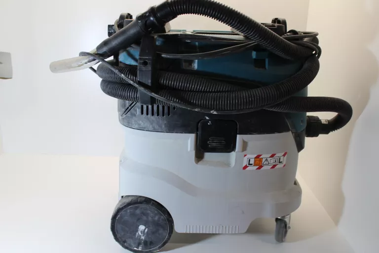ODKURZACZ PRZEMYSŁOWY MAKITA VC4210L