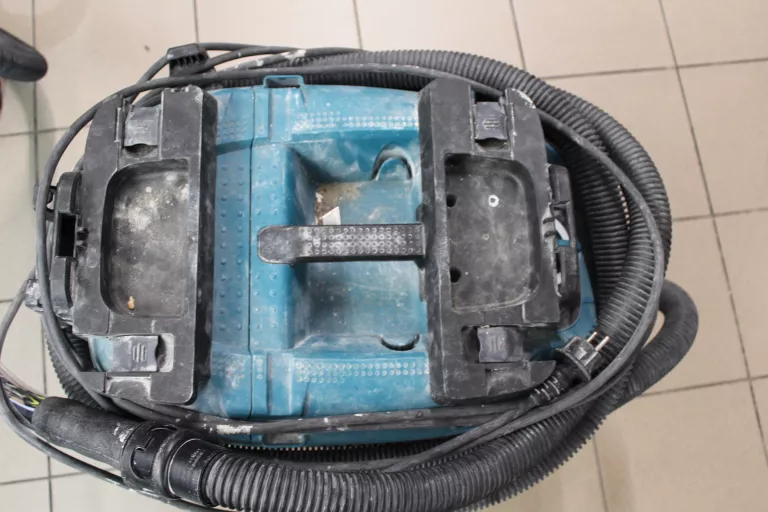 ODKURZACZ PRZEMYSŁOWY MAKITA VC4210L