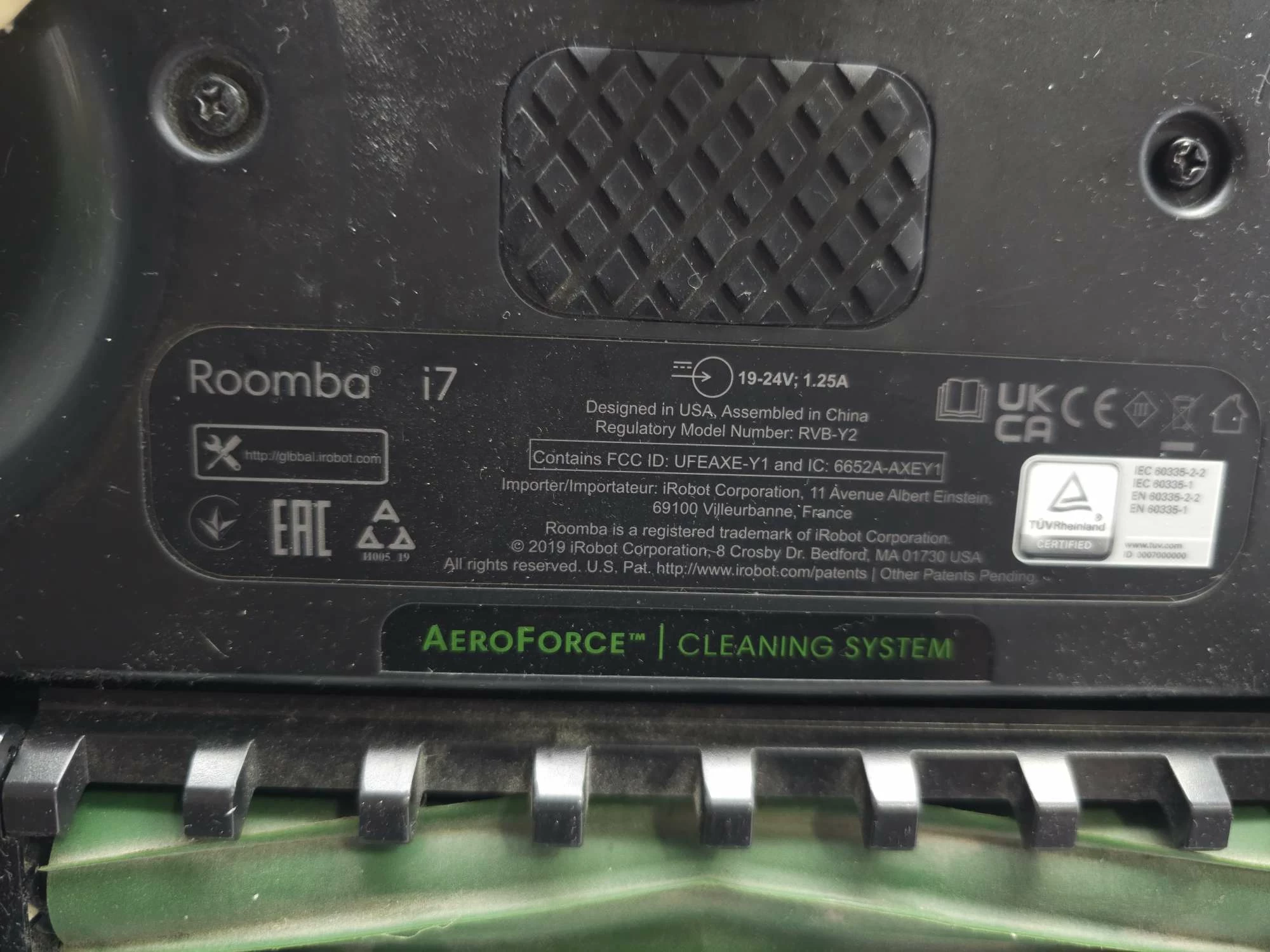 robot-sprzatajacy-irobot-roomba-i7-zadbany-okazja-marka-irobot