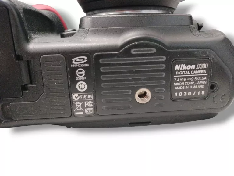 nikon-d300-obiektyw-nikon-18-140mm-marka-nikon