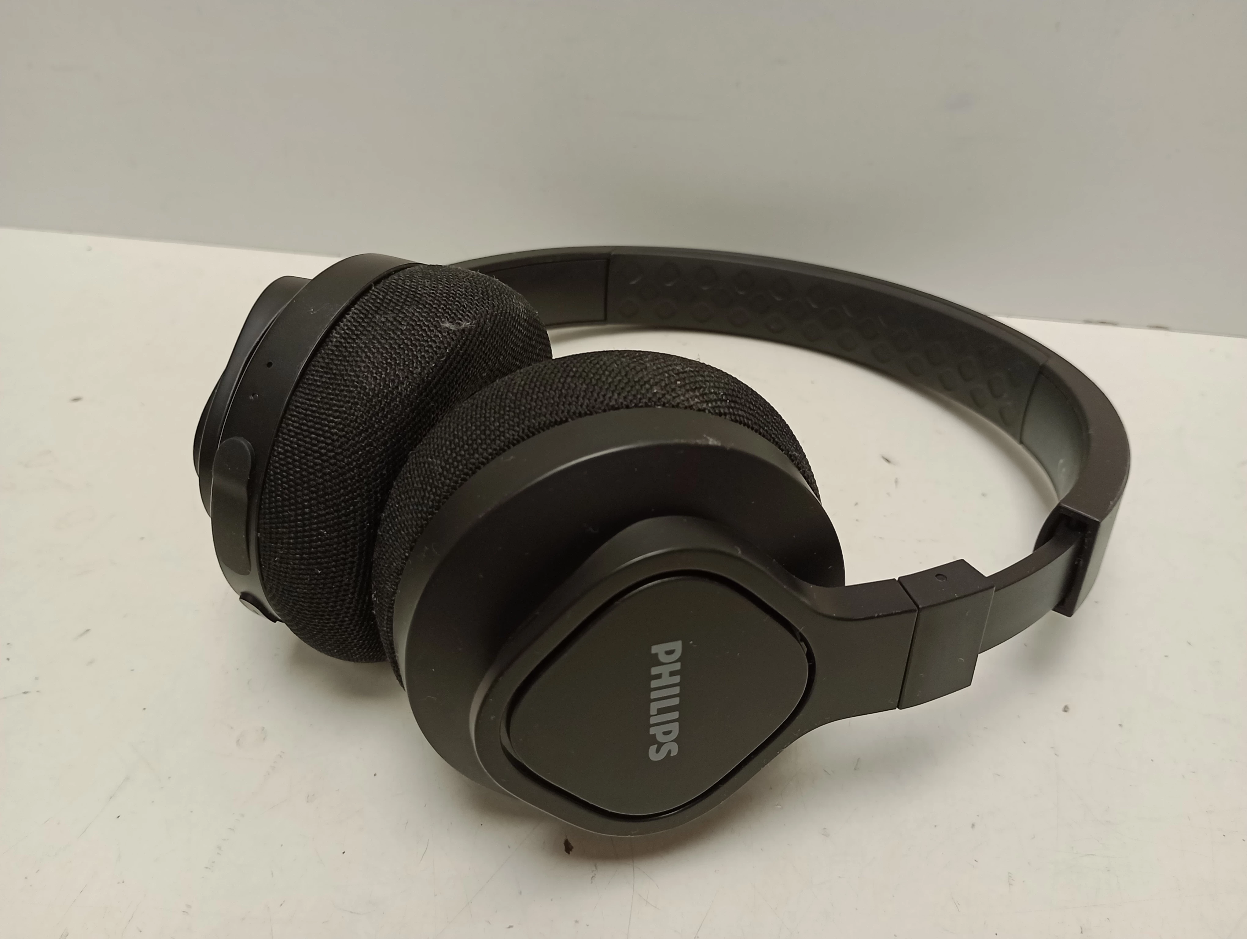 sluchawki-bezprzewodowe-nauszne-philips-taa4216bk-marka-philips