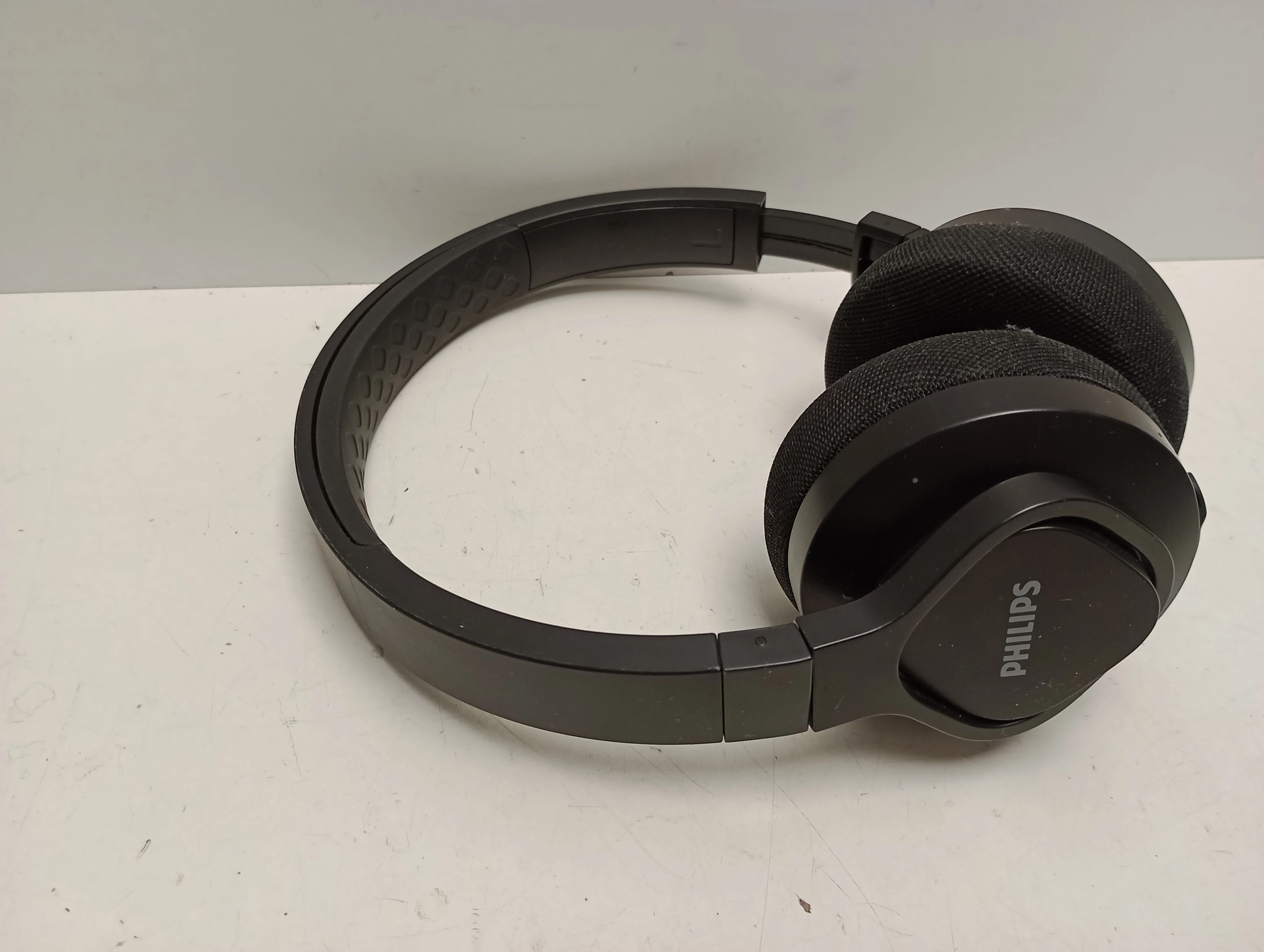 sluchawki-bezprzewodowe-nauszne-philips-taa4216bk-kolor-dominujacy-czarny