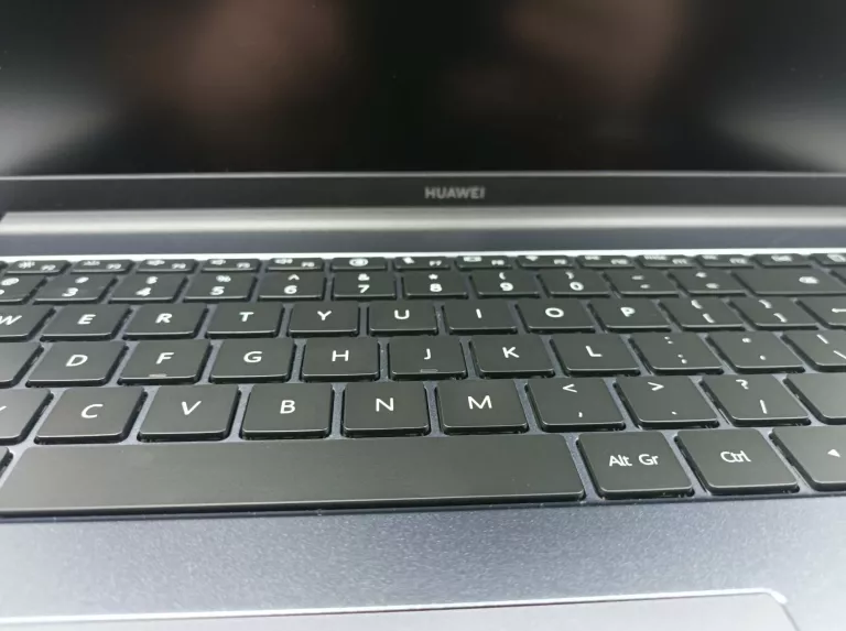 LAPTOP HUAWEI MATEBOOK D16