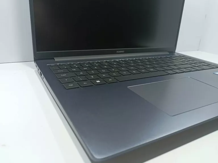 LAPTOP HUAWEI MATEBOOK D16